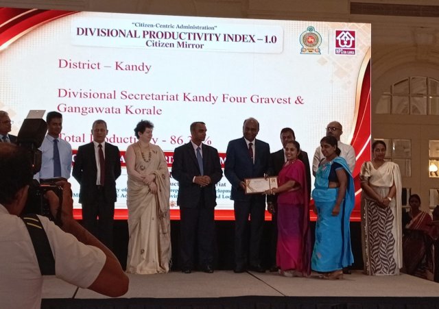 මහනුවර කඩවත් සතර හා ගඟවට කෝරලේ ප්‍රාදේශීය ලේකම් කාර්යාලය 'Citizen Mirror 1.0' ප්‍රාදේශීය ඇගයීමෙන් විශිෂ්ටතම (AAA) මට්ටම දිනා ගනී! 